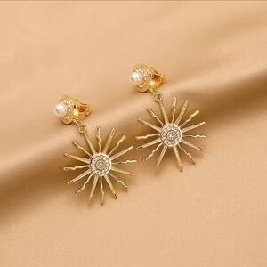 Elegant Gold Sunburst Sun Ear Clip. Vintage Personality Ear clip ☀️